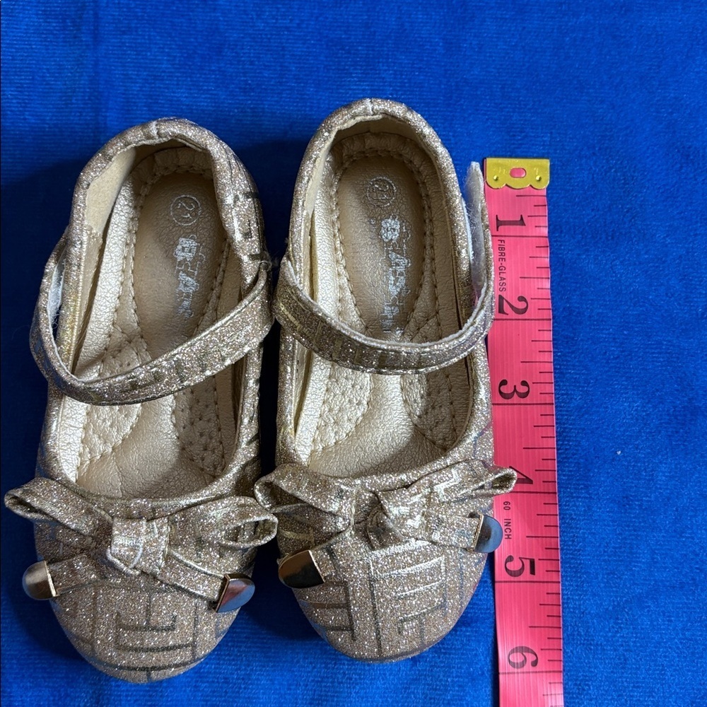 ⭐️ NWOT- Gold Glittery Kids Shoes- size 21 - Picture 8 of 8